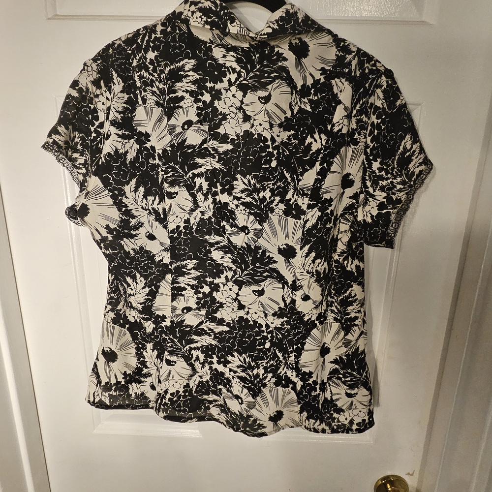 Express Black and White Casual Floral Button Down Shirt - Picture 2 of 7